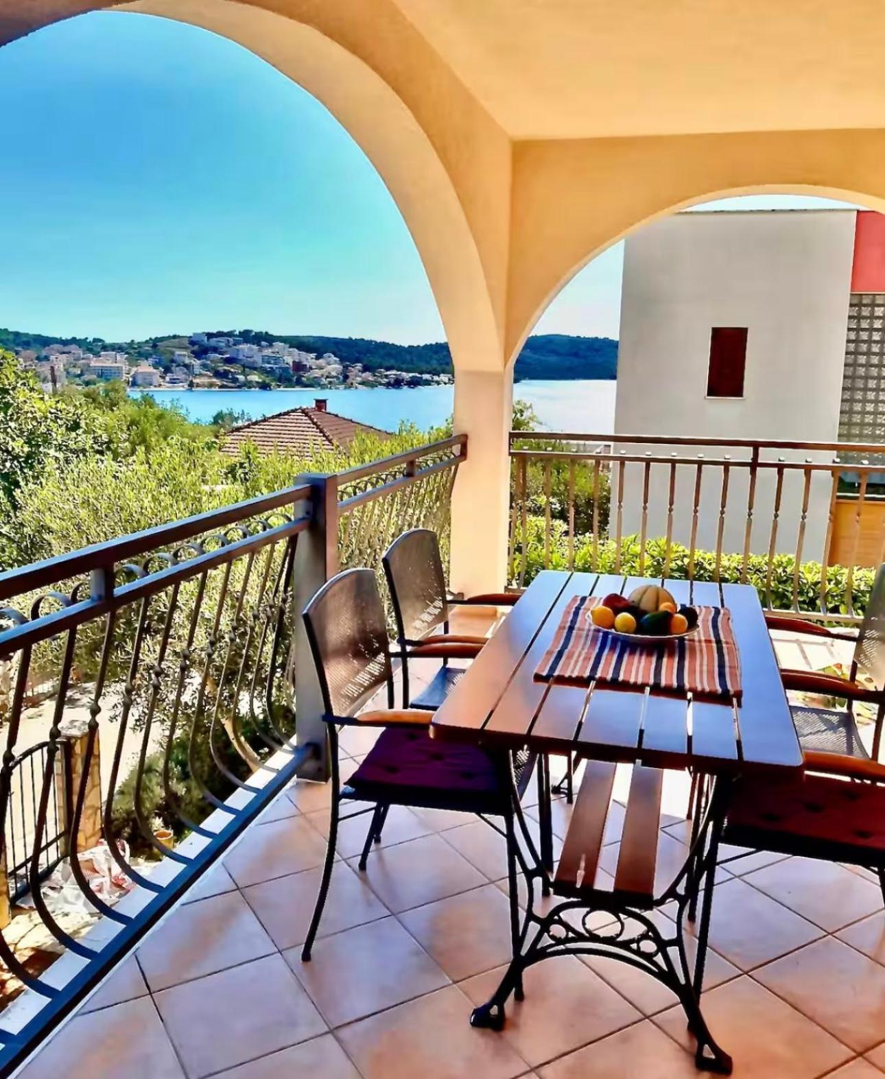 Apartmani Attila Trogir Exterior photo